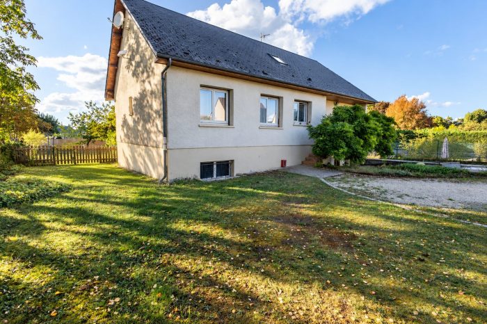 Maison 8 pièces 210 m² · à Vennecy · 210 m² · 329 000 €